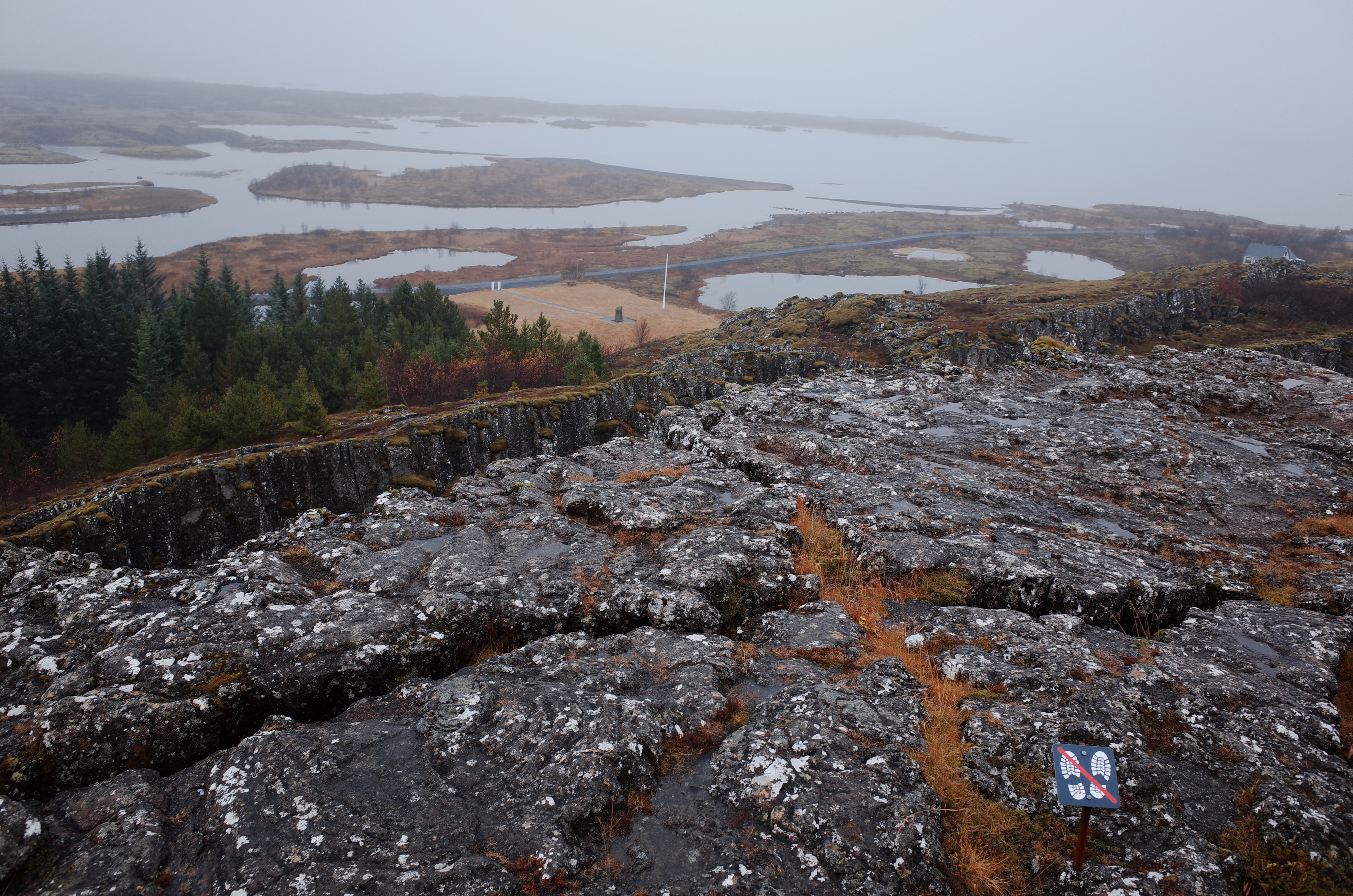산위에서 바라보는 씽발라버튼 호수의 멋진 뷰