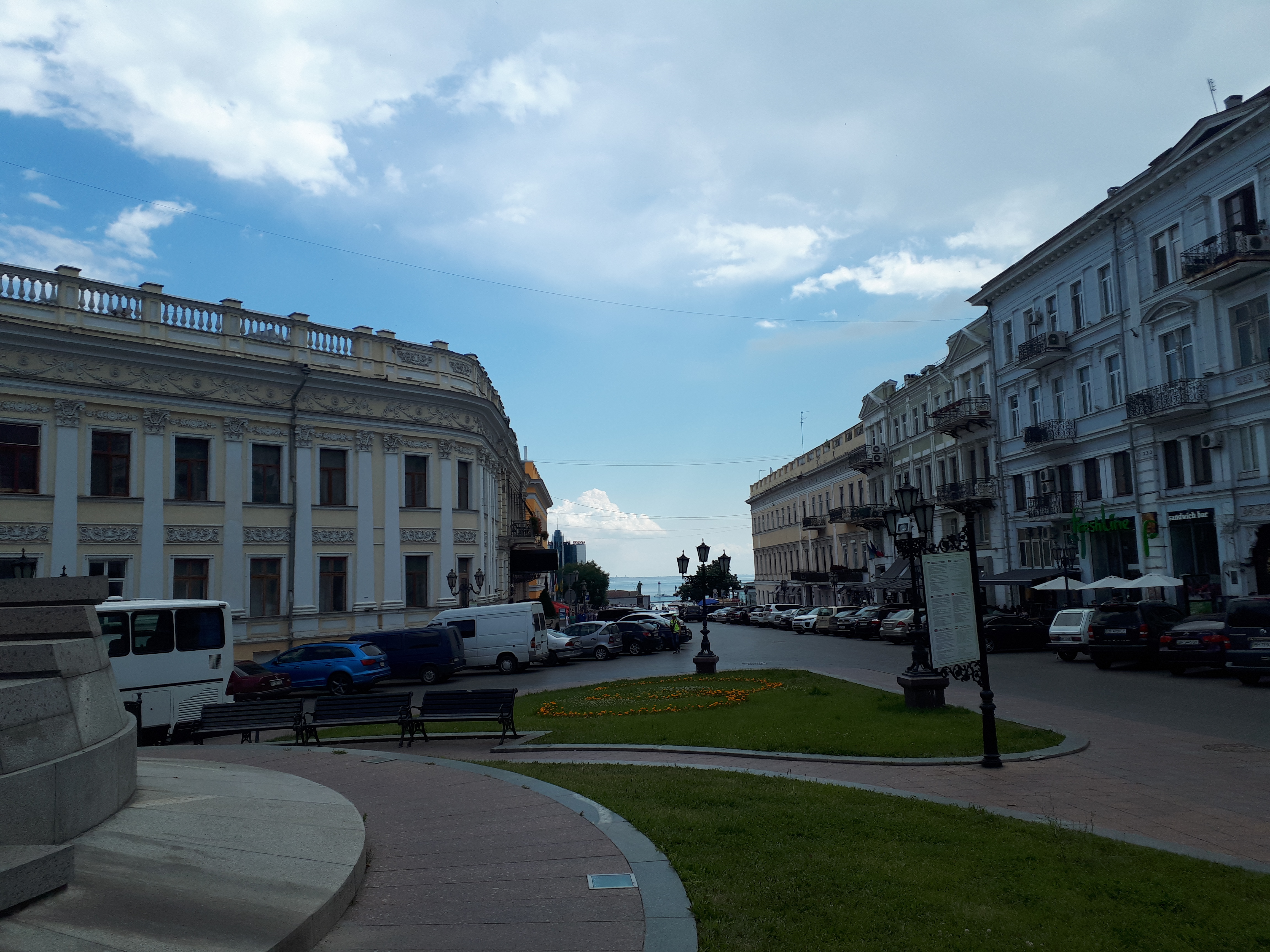 우크라이나 오데사 광장과 먼 바다