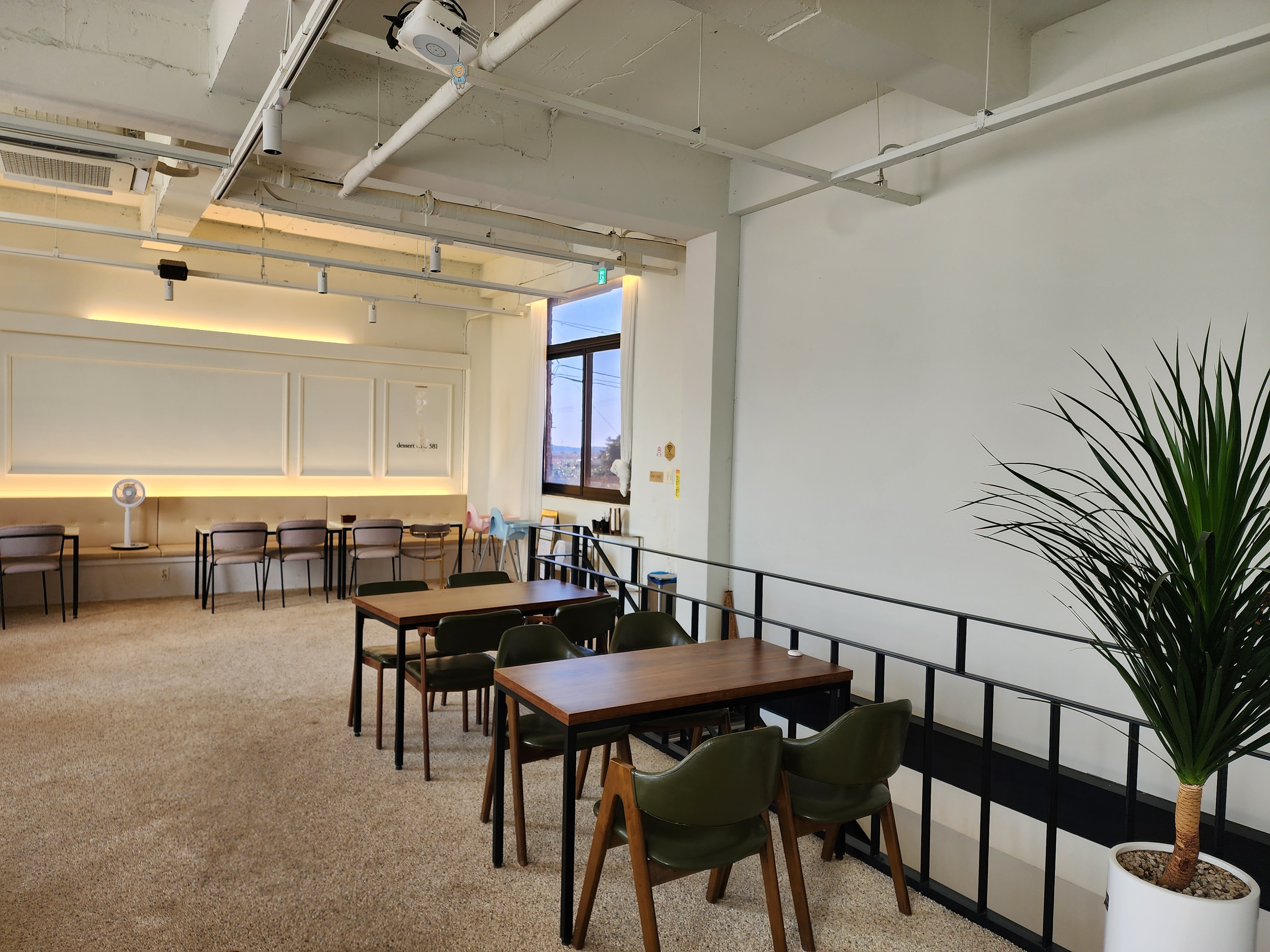 디저트 581카페 2층