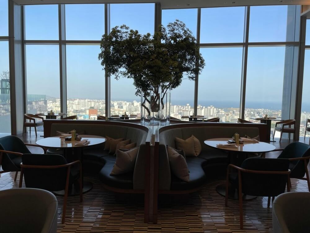 그랜드-하얏트-제주-카페8-창가뷰