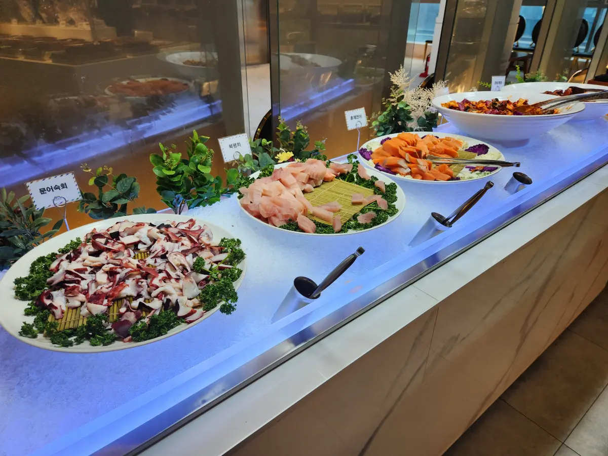 마곡-가성비-좋은-더메이드-뷔페-사시미-문어-숙회-연어-북평치