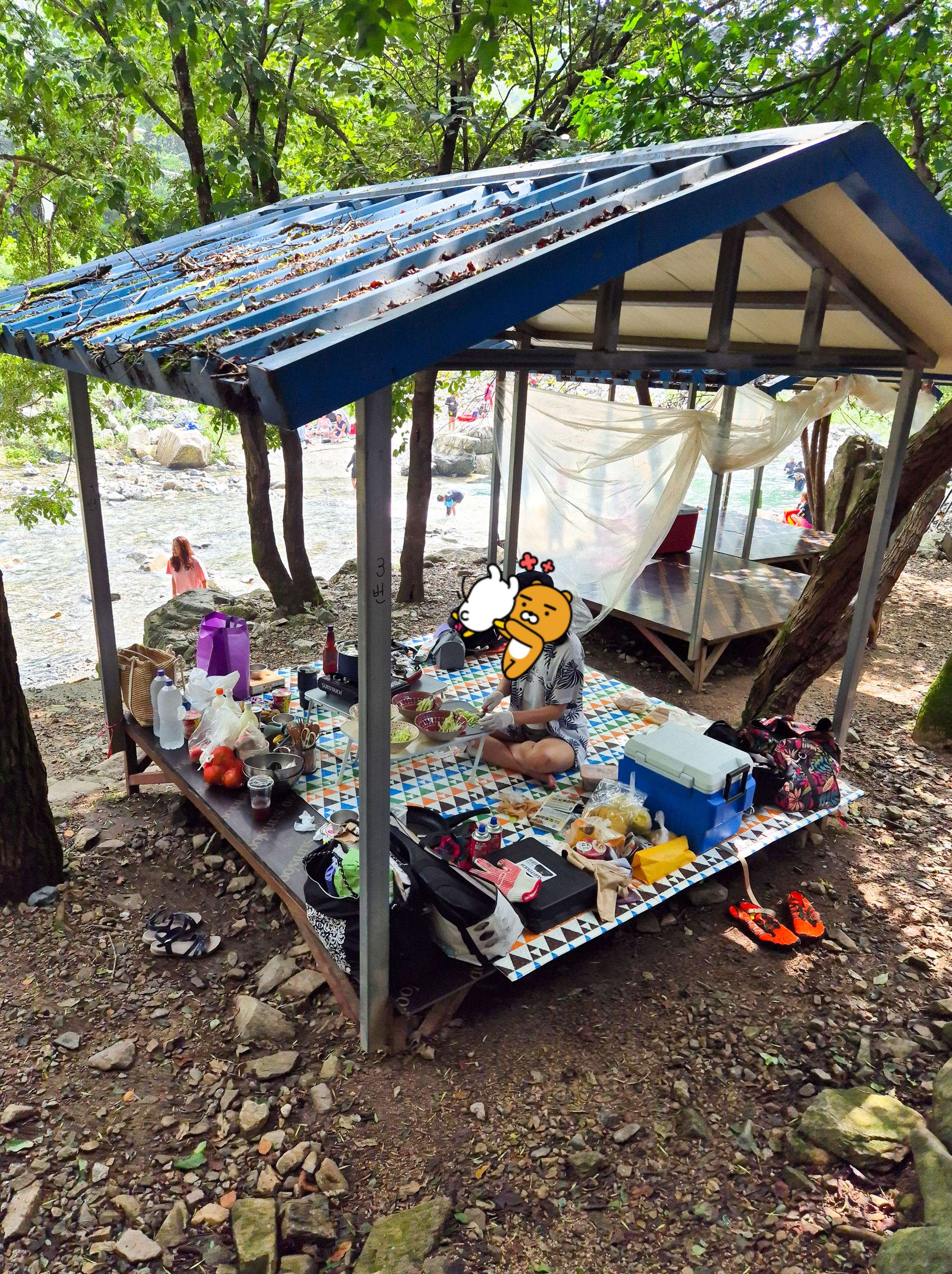 물소리캠핑장의 평상 모습