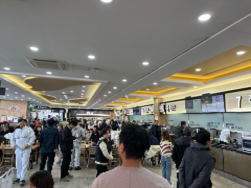 푸드코트 내부