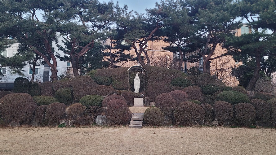 용인 양지성당 성모동산 성모상 사진