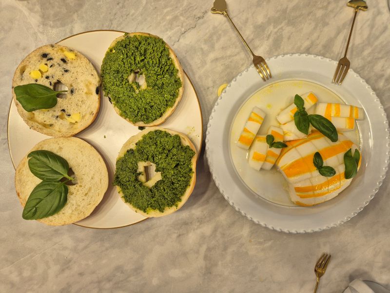 베이글과 바질페스토