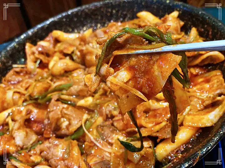 돈쭐내러왔습니다 쭈꾸미 삼겹살 대창 새우 막창 즉석 국물 떡볶이 먹방 빨간 맛 주꾸미 강서구 마곡 맛집 이영자 정혁 방송 소개