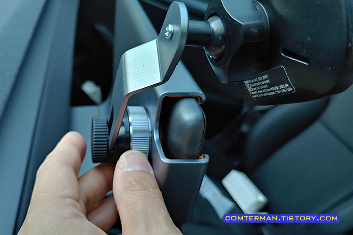 테슬라 모델3 하이랜드 스마트폰 거치대 장착