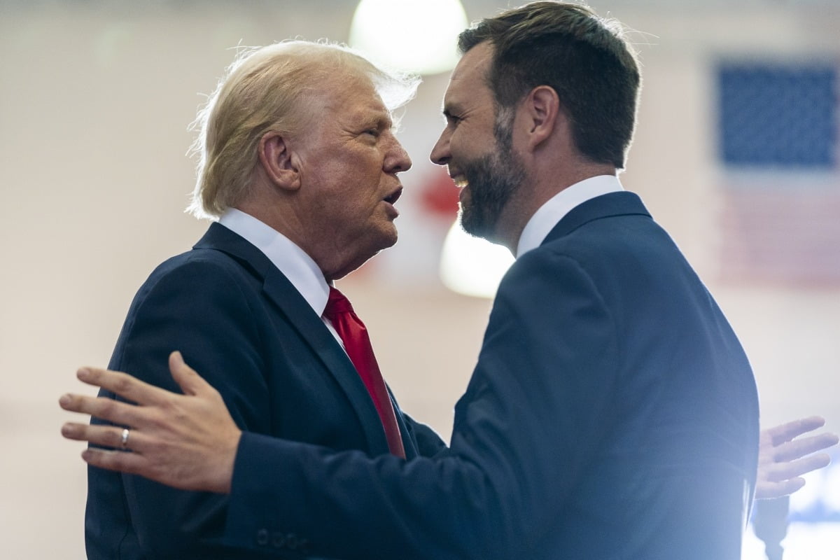 미국 공화당 대선 후보 도널드 트럼프 전 대통령과 J.D. 밴스 부통령 후보의 모습.