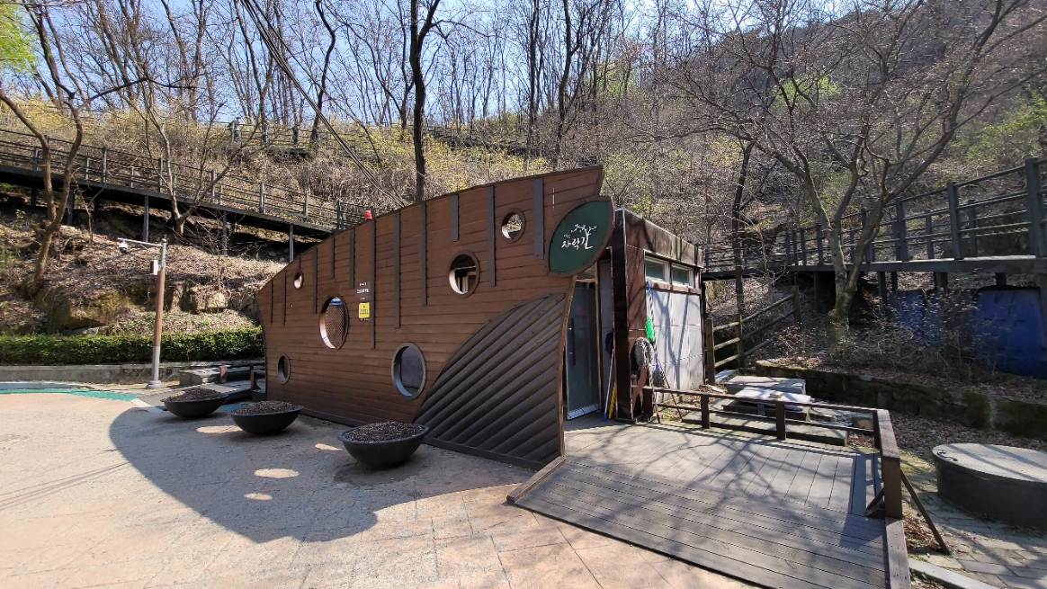 안산자락길 화장실 사진