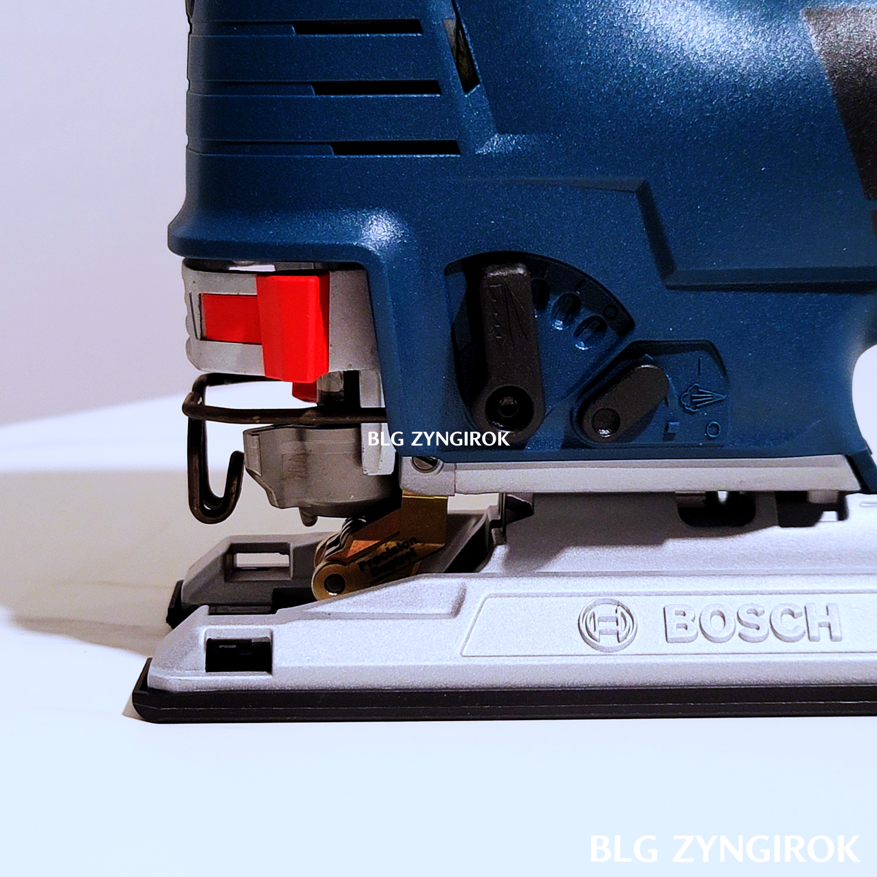 보쉬-직쏘-GST-160-BCE-앞부분-모습이다.