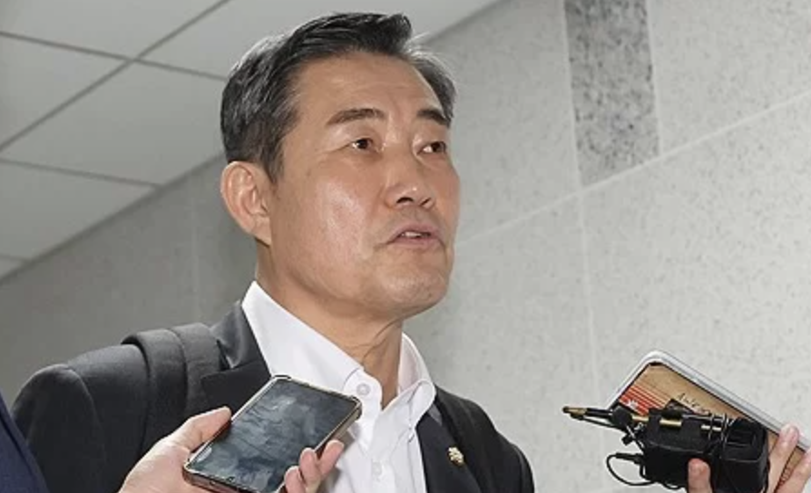 신원식 군사정변 발언 논란