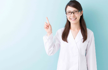 웃는 여자 의사