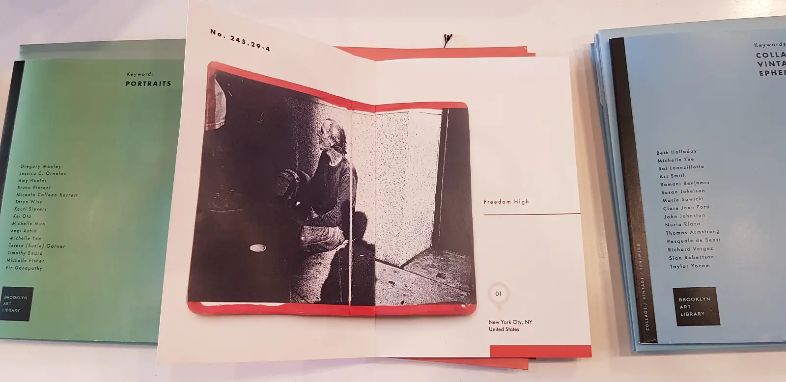 소장된 스케치북에서 작품을 선정, 별도의 작품집도 만든다.