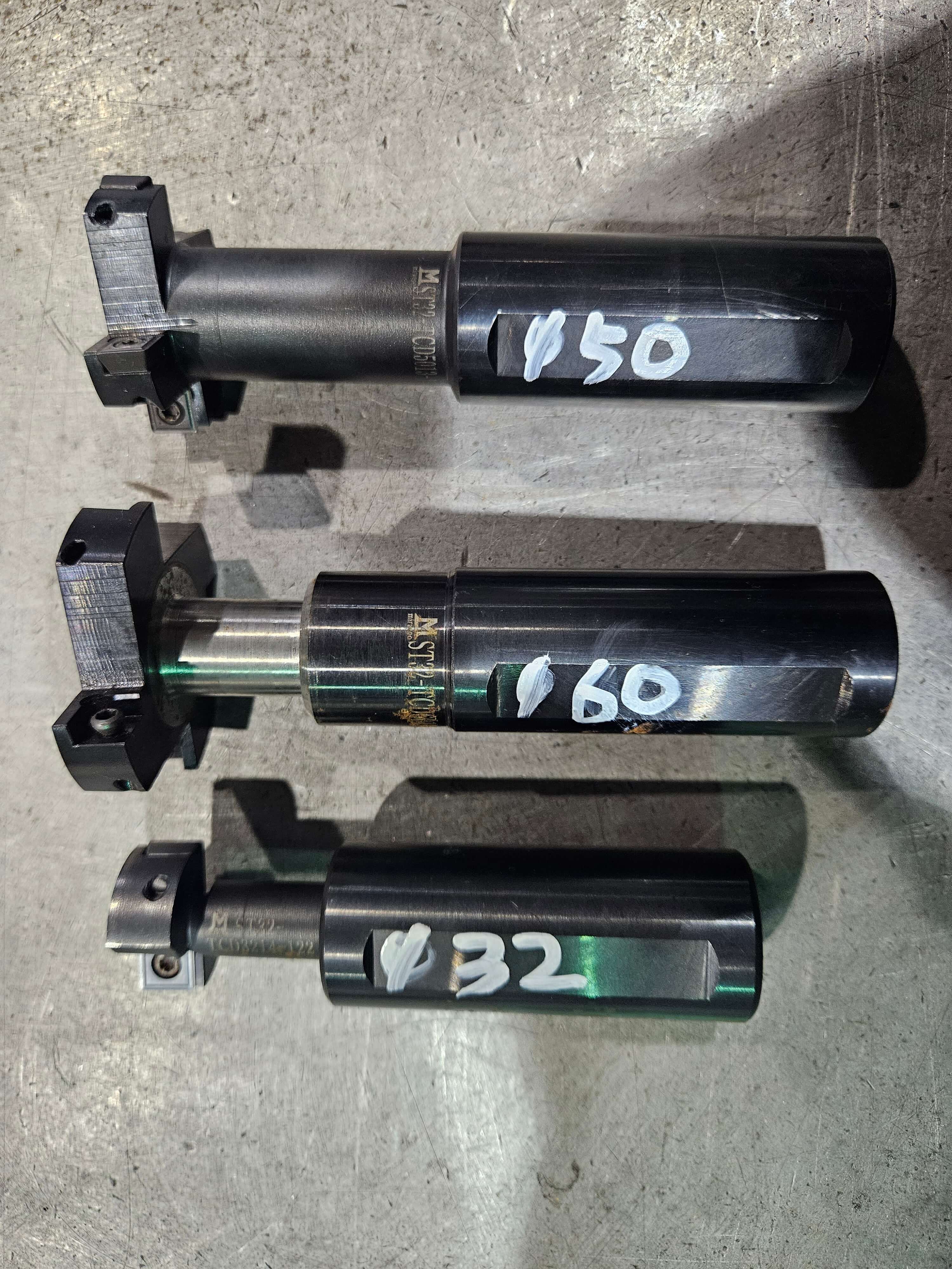 기성품 및 제작 티커터