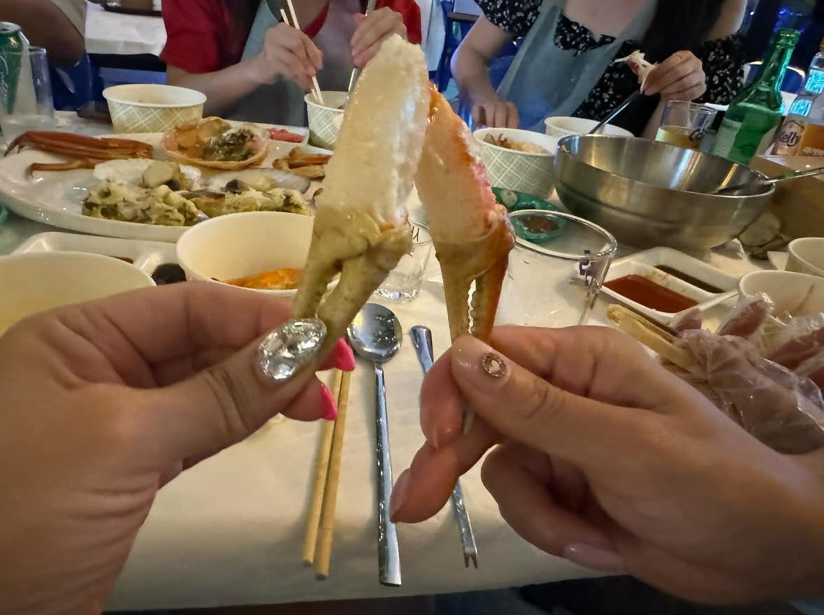 양양 여행에서 친구와 함께 게다리 들고 짠하던 순간&amp;#44; 여행의 재미는 나눔 