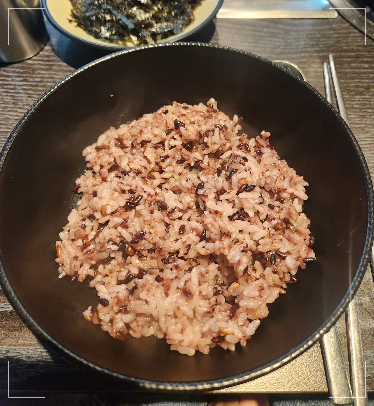 송도-듬박이-찌개-가게-흑미-잡곡밥