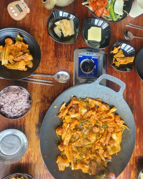 생생정보 대결 맛 대 맛 수제 햄부대찌개 vs 매운 돼지갈비찜