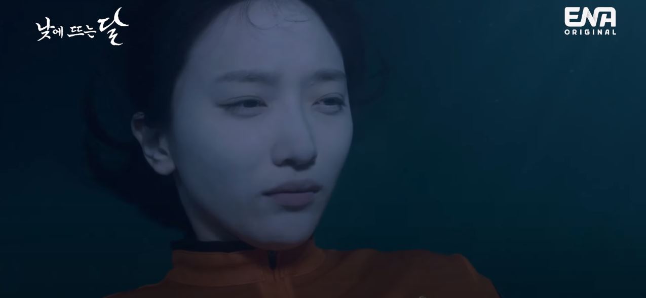 낮에뜨는달_1회