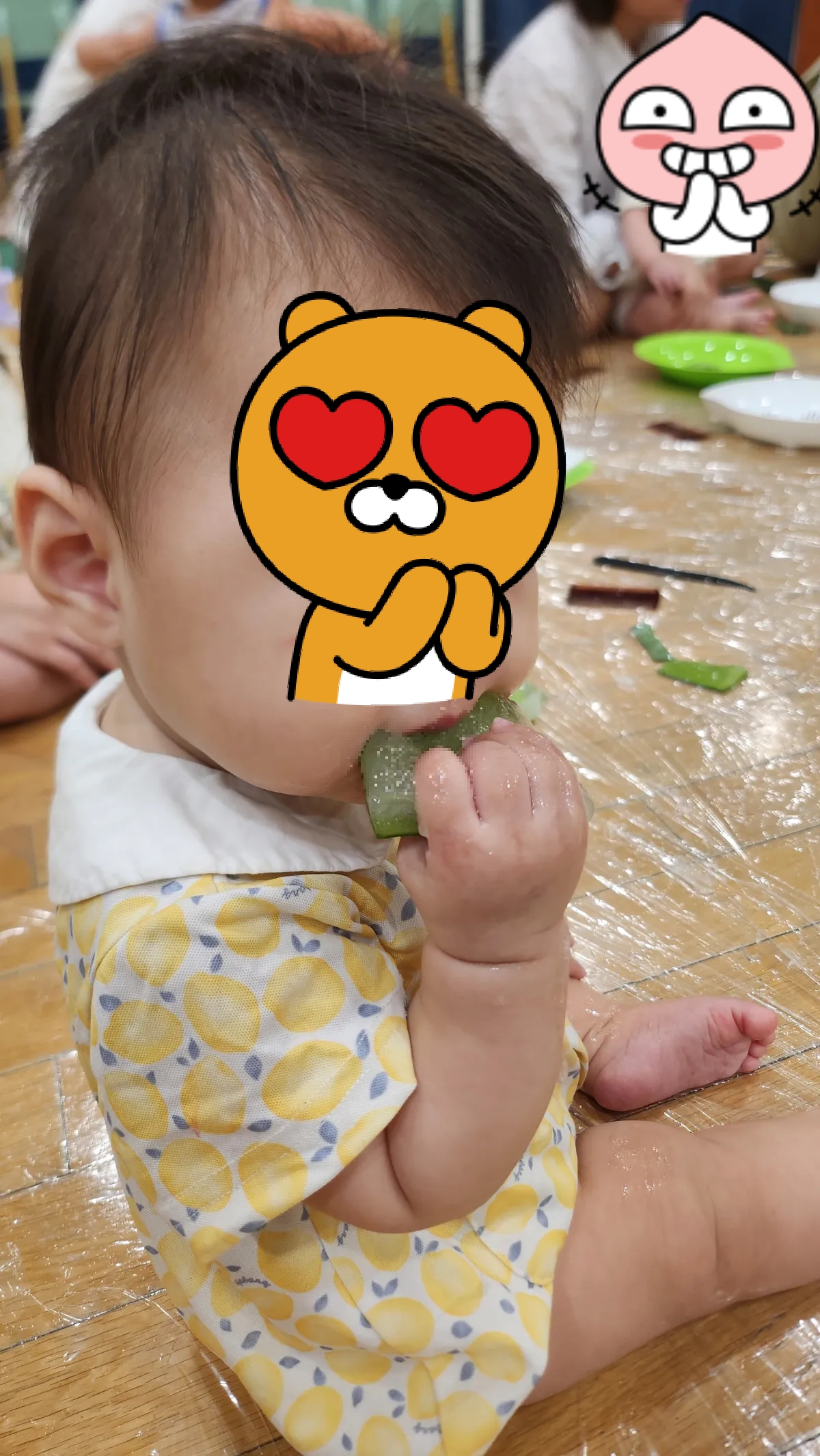 알로에먹는 아기