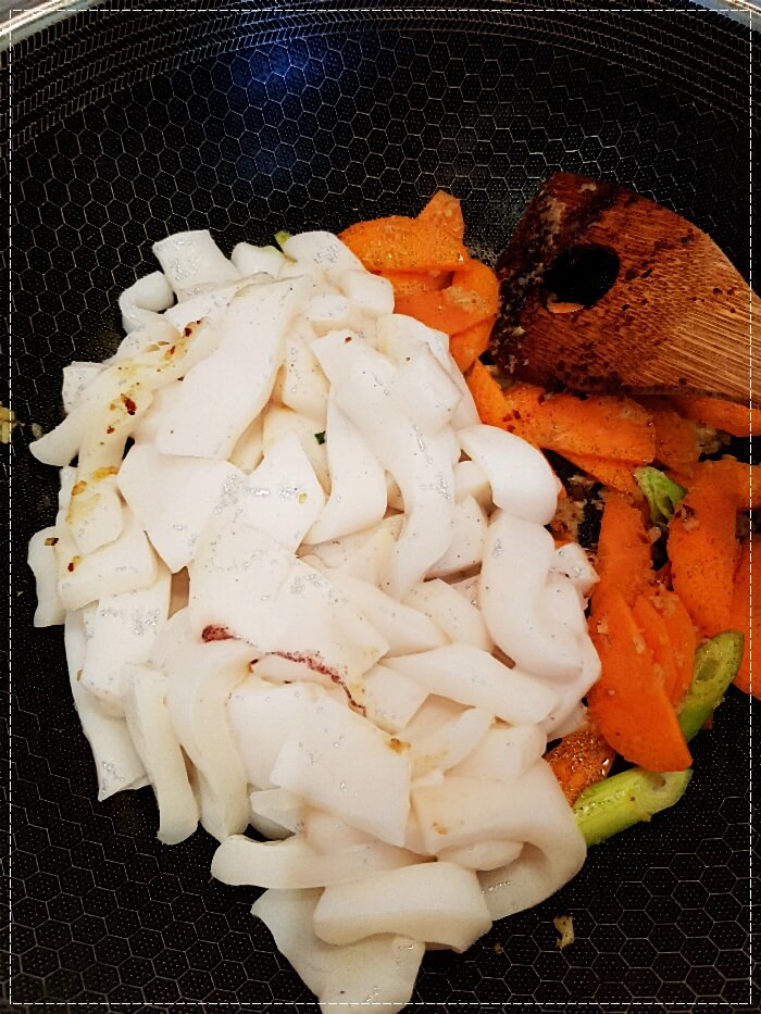 오징어 넣고 볶기