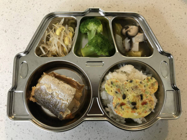 어린이 반찬 - 생선구이, 콩나물, 브로콜리, 된장찌개