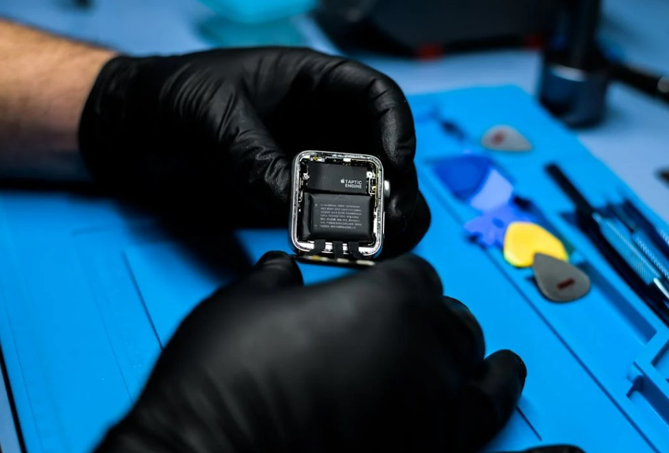 명품시계 정품 부품 교체 가능할까 브랜드 정책과 주의사항 정리