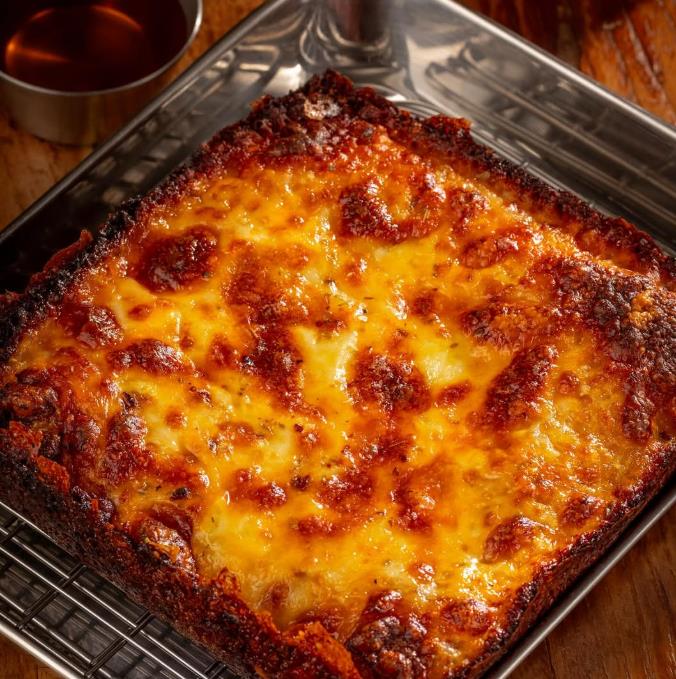 갓 구워 나온 동네한바퀴 신당동 디트로이트피자