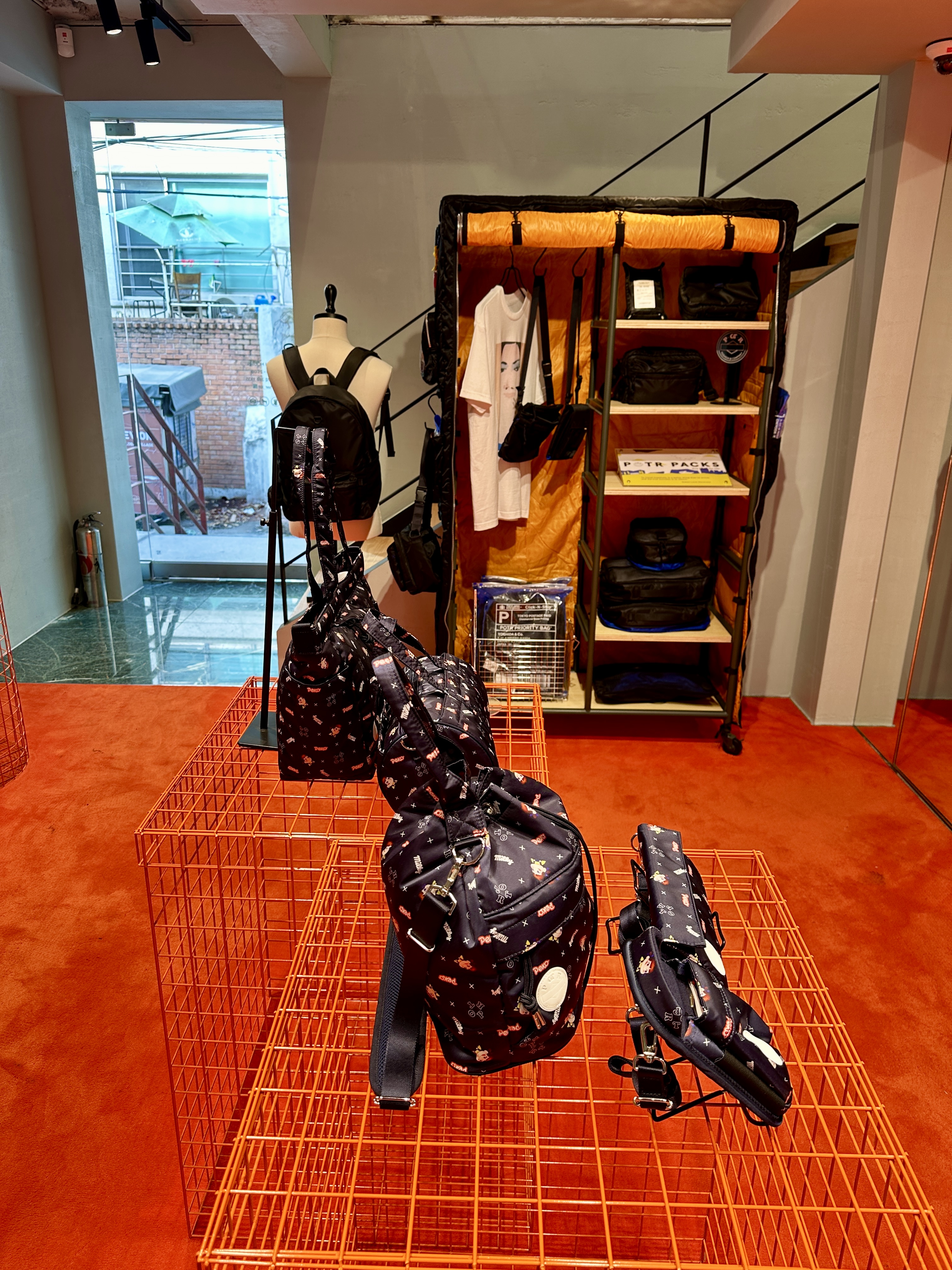 포터 이태원점 2층