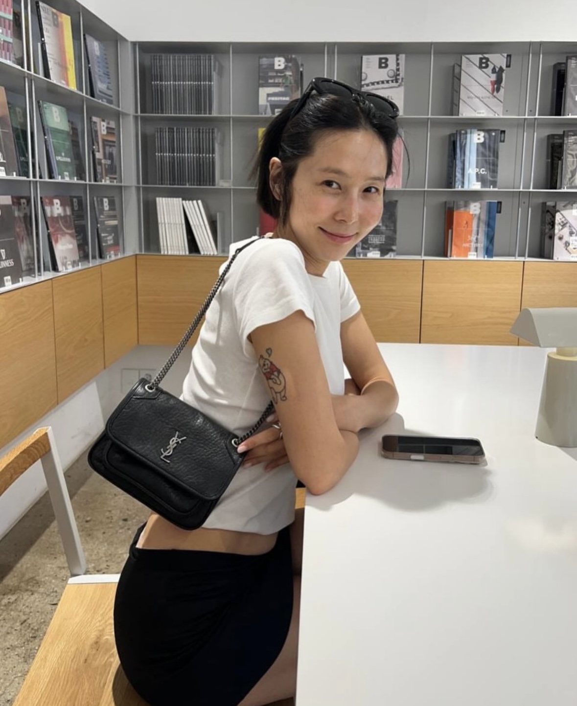 김나영이 선택한 생로랑 니키 미니백 관련 사진