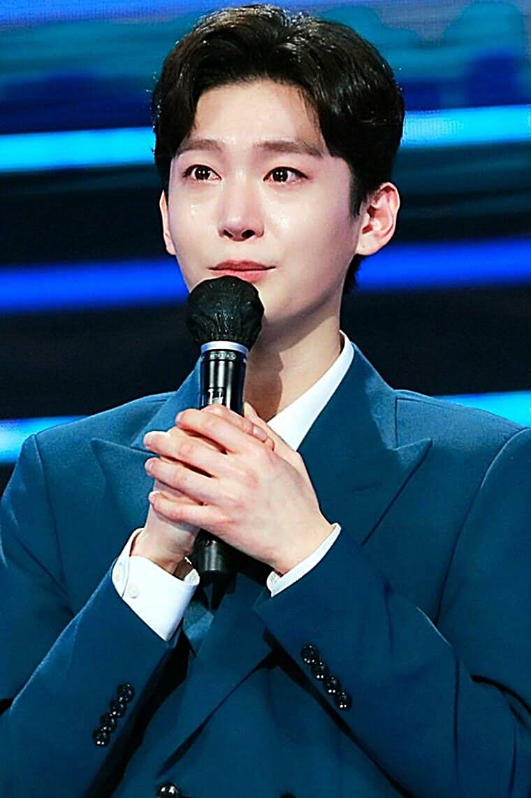 가수-김용빈