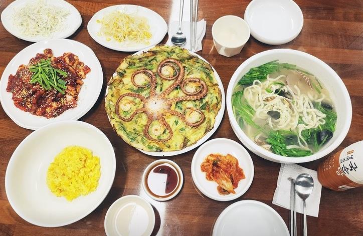 푸짐하게 차려진 생생정보 낙지한상