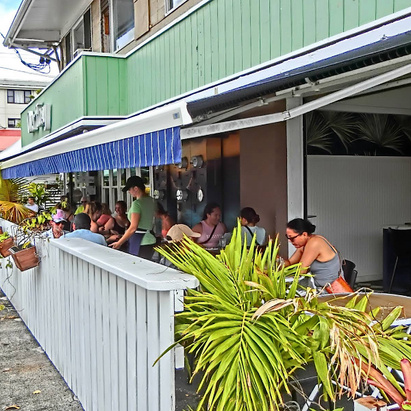 오버이지-야외-테이블-모습-사진