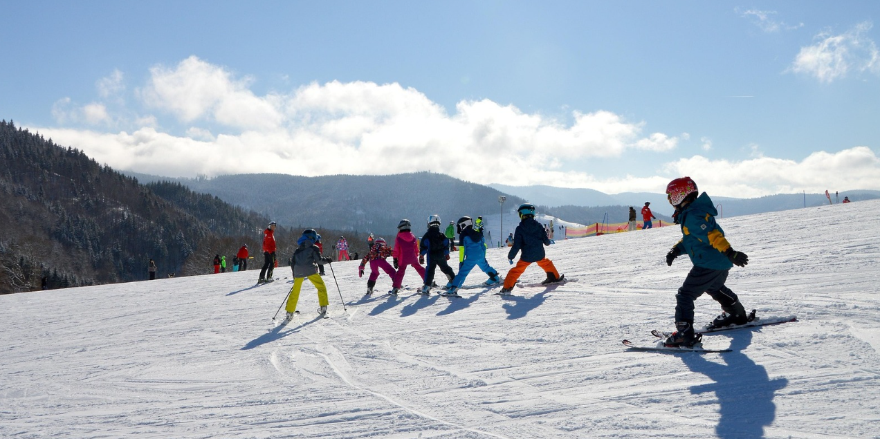 스키 강습중인 아이들