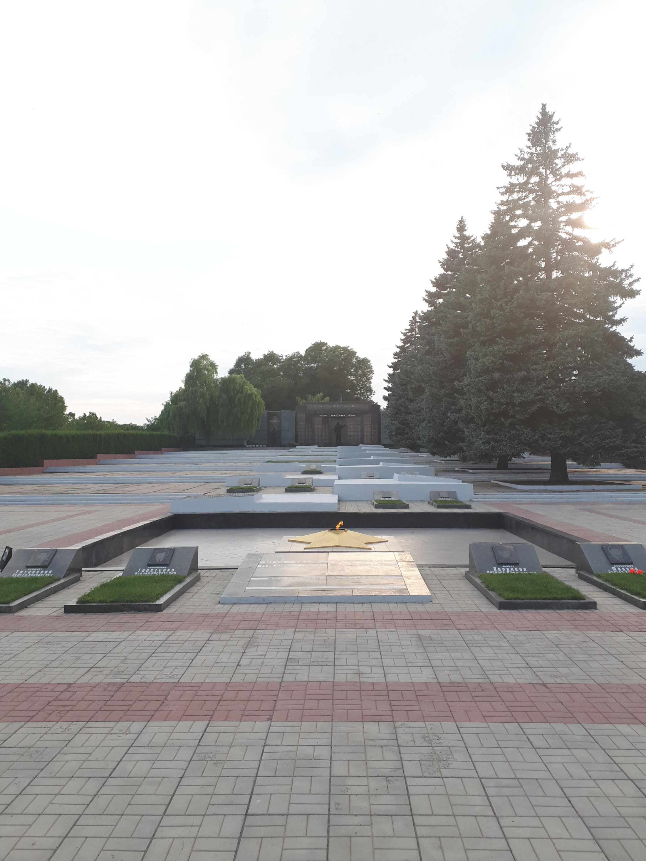 트란스니스트리아 티라스폴 탱크 기념비 앞 전사자 기념비