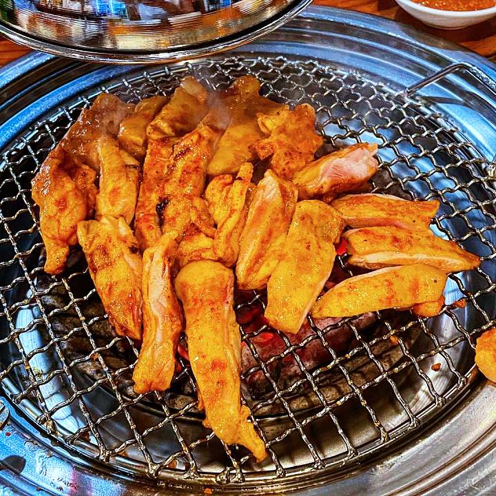 백반기행 박은영 편 숯불 닭갈비 닭목살 닭발 비빔 막국수 묵밥 관악 신림 맛집 소개