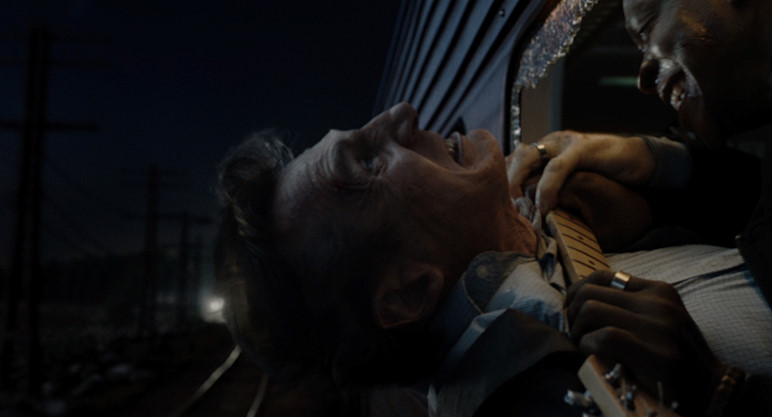 기타를 맨 남성과 사투