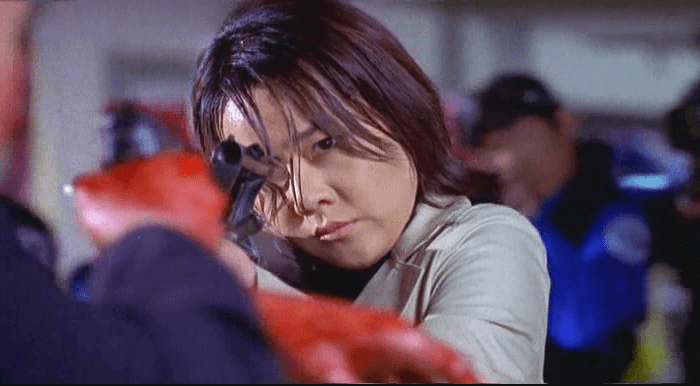 그녀에게 방아쇠를 당기지 못함1