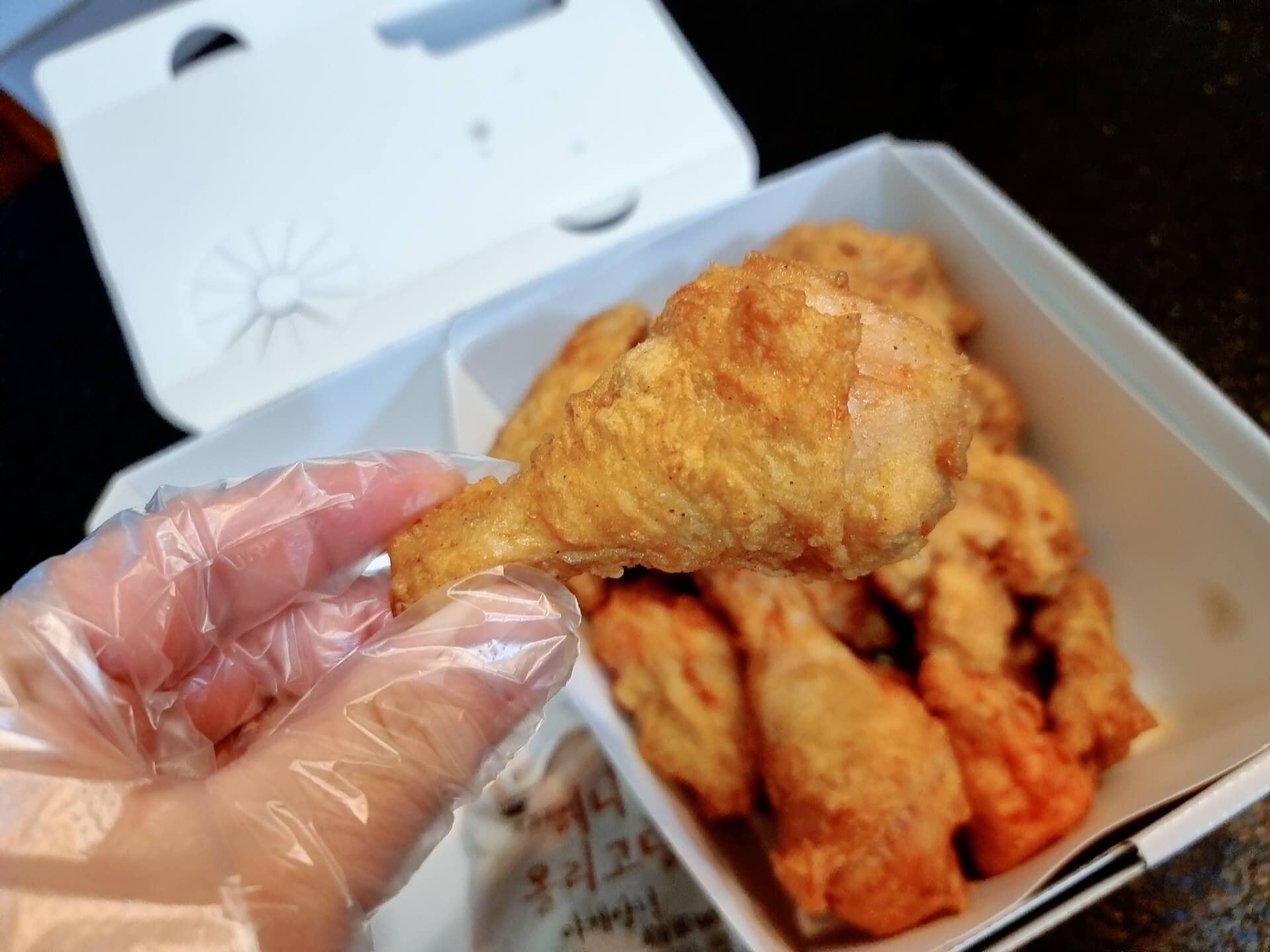 후라이드 치킨 닭 다리 확대 사진