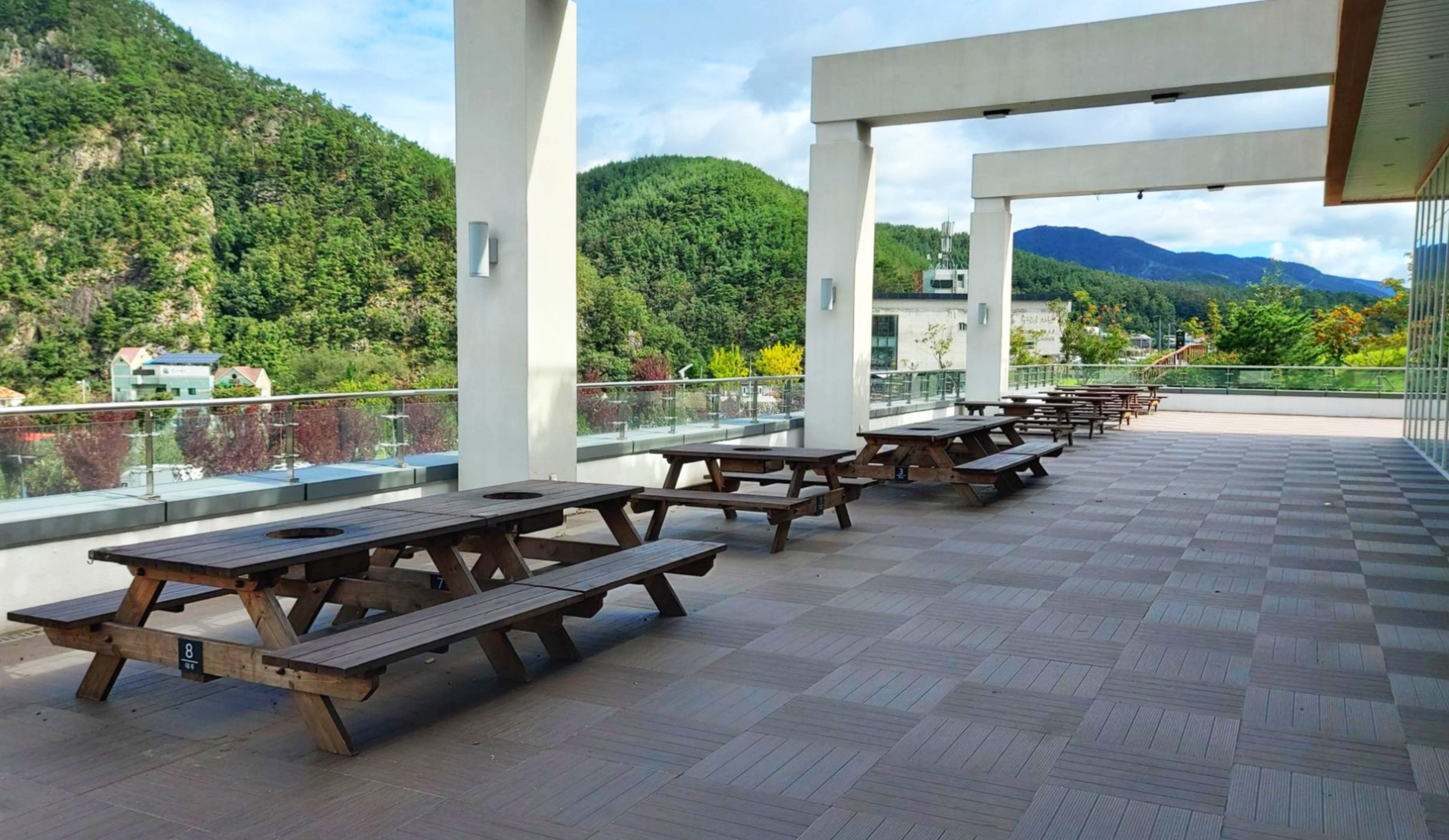 청송 소노벨 수달래 야외 바베큐가든 낮