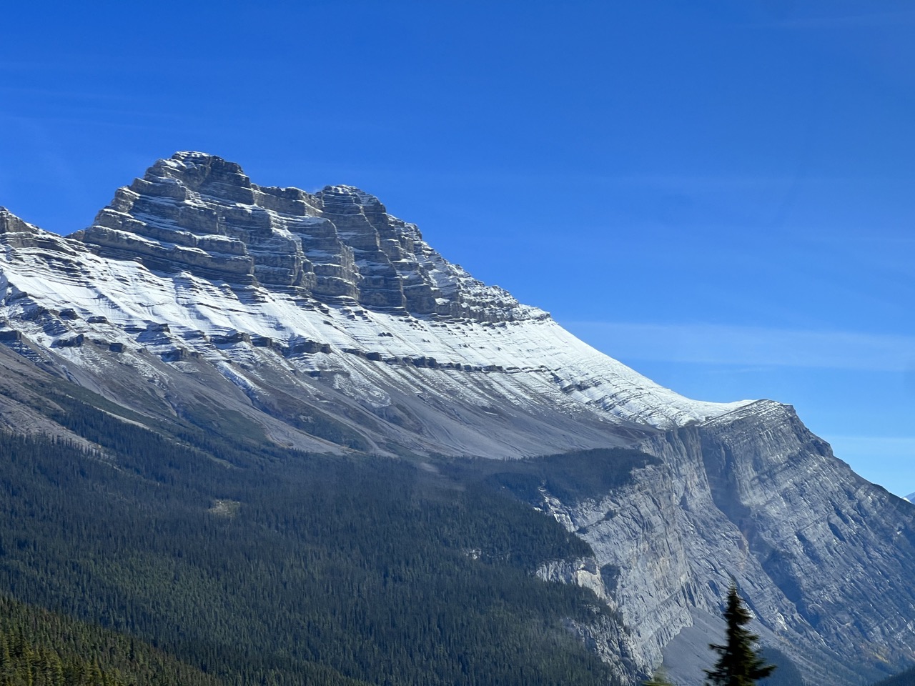 밴프의 멋진 산 1. 세컨드 봉우리가 특이하다.