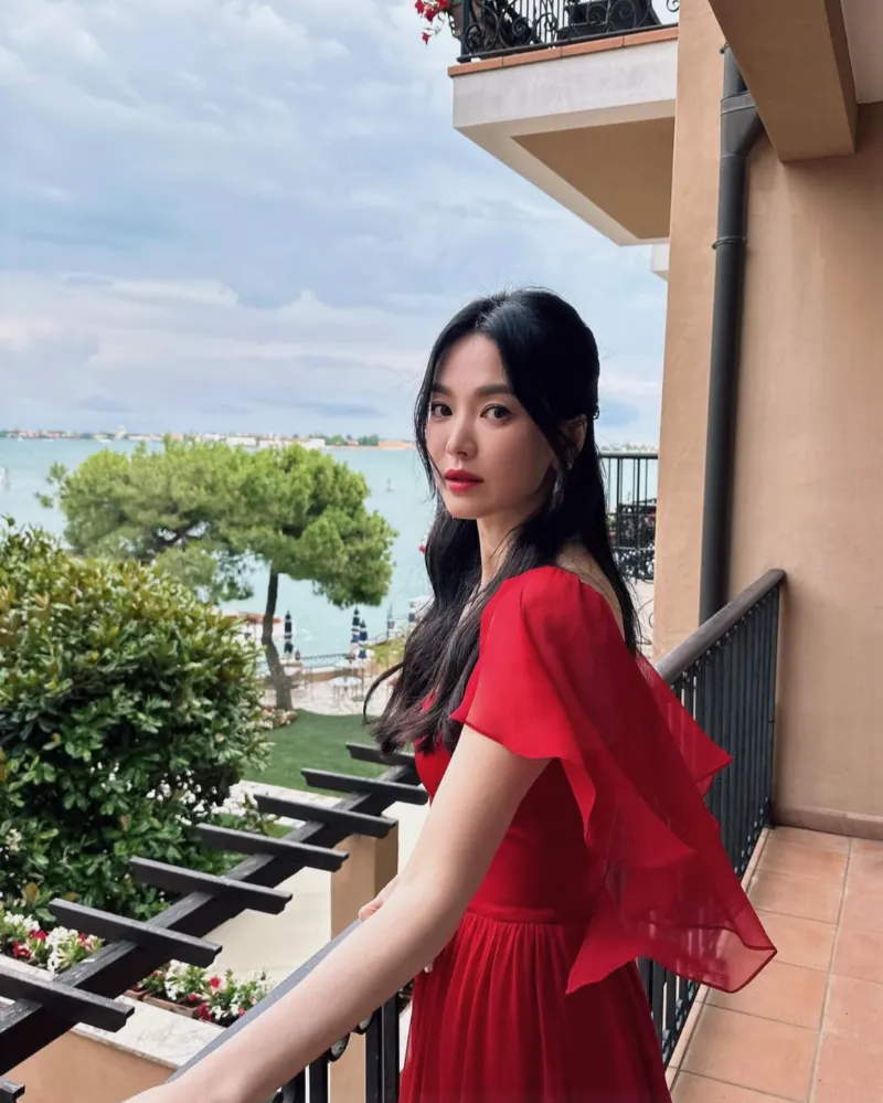 송혜교 쇼메, 송혜교 화보, 송혜교 보그, 송혜교 주얼리, 송혜교 목걸이, 쇼메, 쇼메 앰버서더, 쇼메 주얼리, 쇼메 목걸이, 비 마이 러브, 쇼메 비 마이 러브, 조세핀 컬렉션, 하이주얼리 브랜드, 프랑스 명품 주얼리, 쇼메 가격, 쇼메 예물, 명품 예물 추천, 쇼메 후기, 쇼메 실착, 셀럽 주얼리, 송혜교 착용, 쇼메 예약구매, 명품 주얼리 추천, 하이주얼리 착용컷, 비마이러브 실착, 쇼메 조세핀