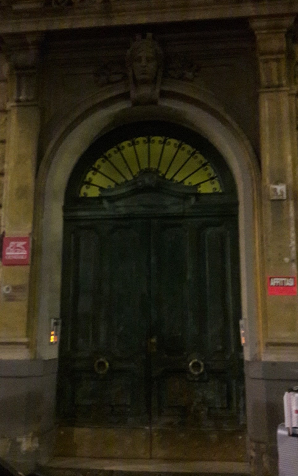 숙소 대문 로마 에어비엔비 숙소 대문