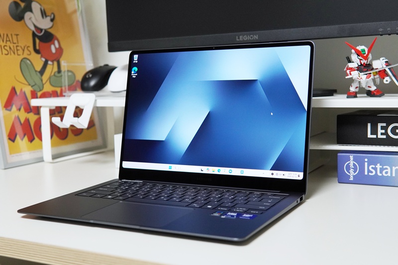갤럭시북6 프로 14인치 NT940XJG-K51A 노트북 텊개 열은 모습