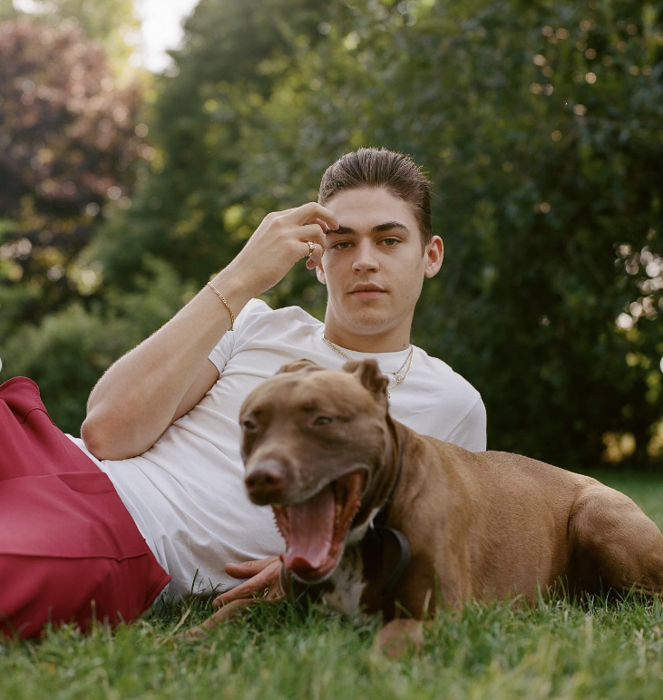 배우 히어로 파인즈 티핀의 인스타 사진