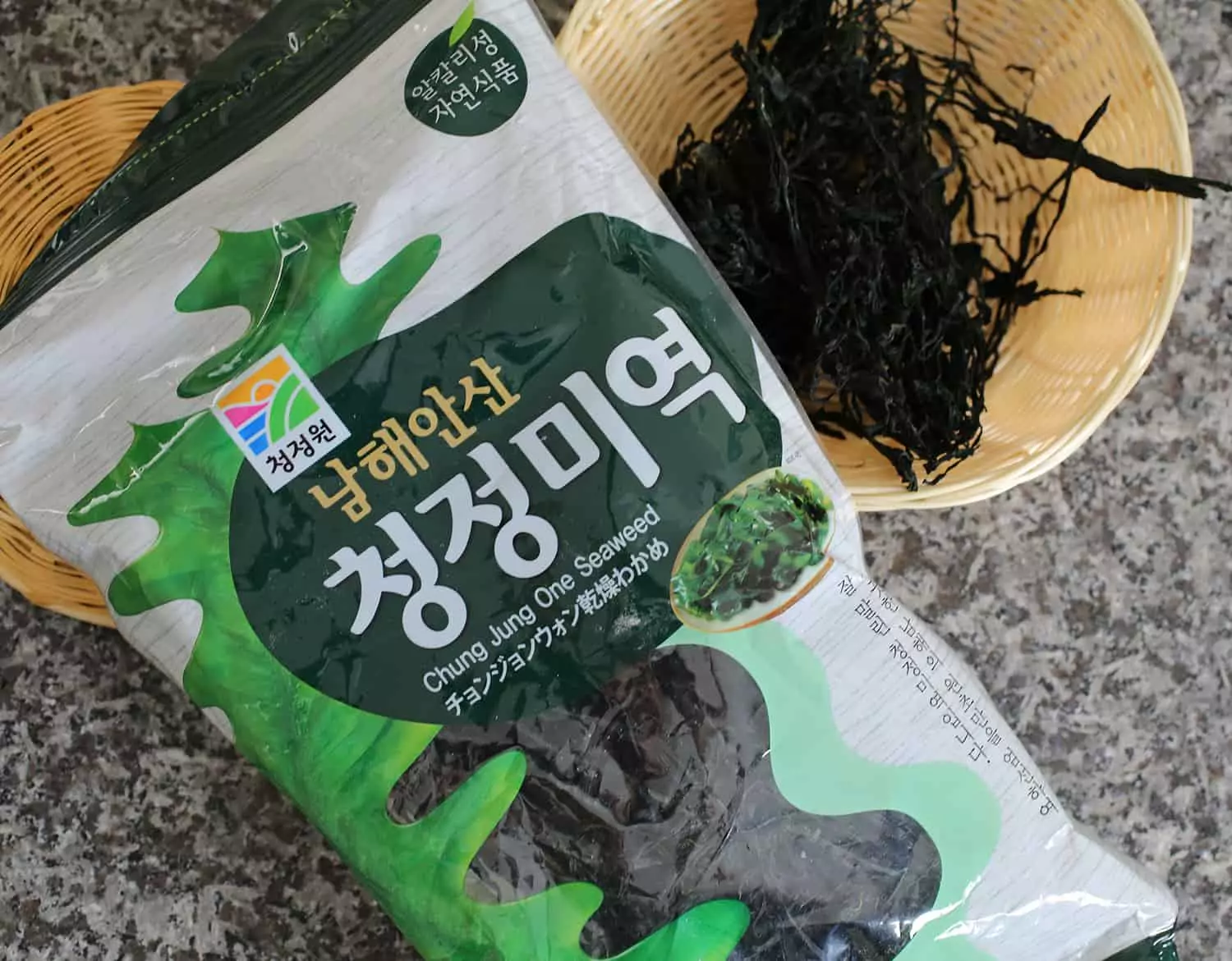 미역 (Seaweed)