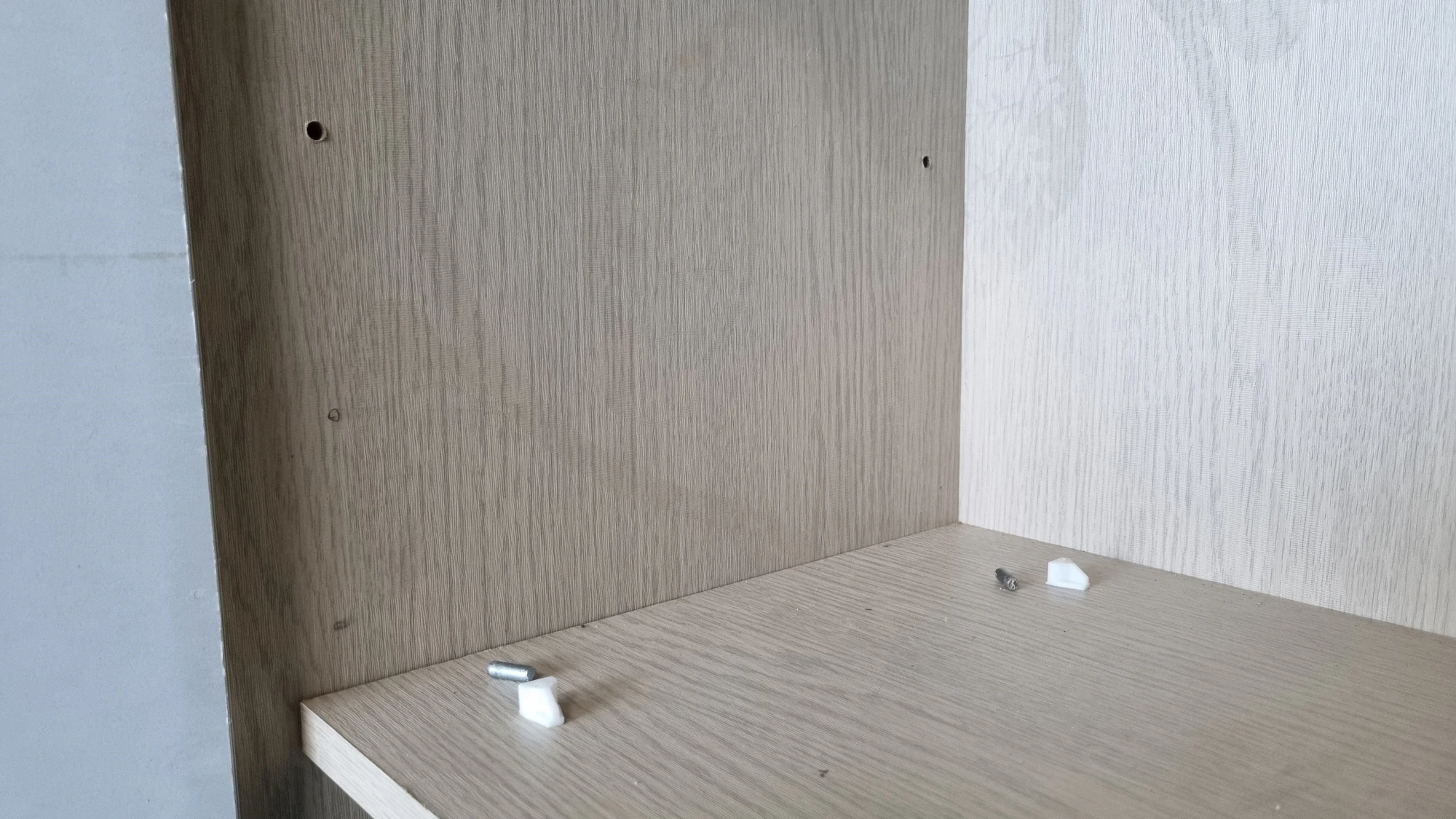 선반 고정 부품 모두 뺀 모습