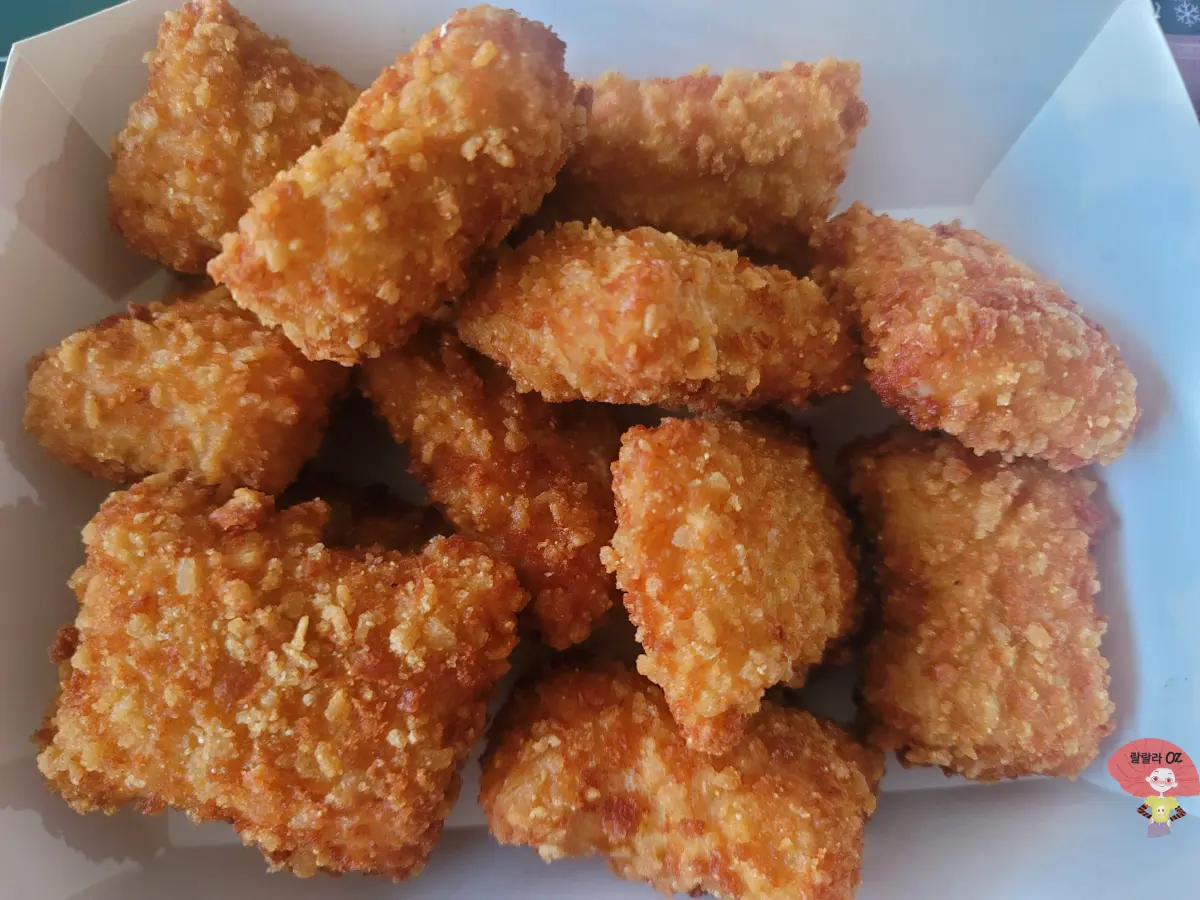 강원도-홍천-맥주축제-푸드트럭에서-사온-두입크기-네모모양-순살-치즈-후라이드-치킨