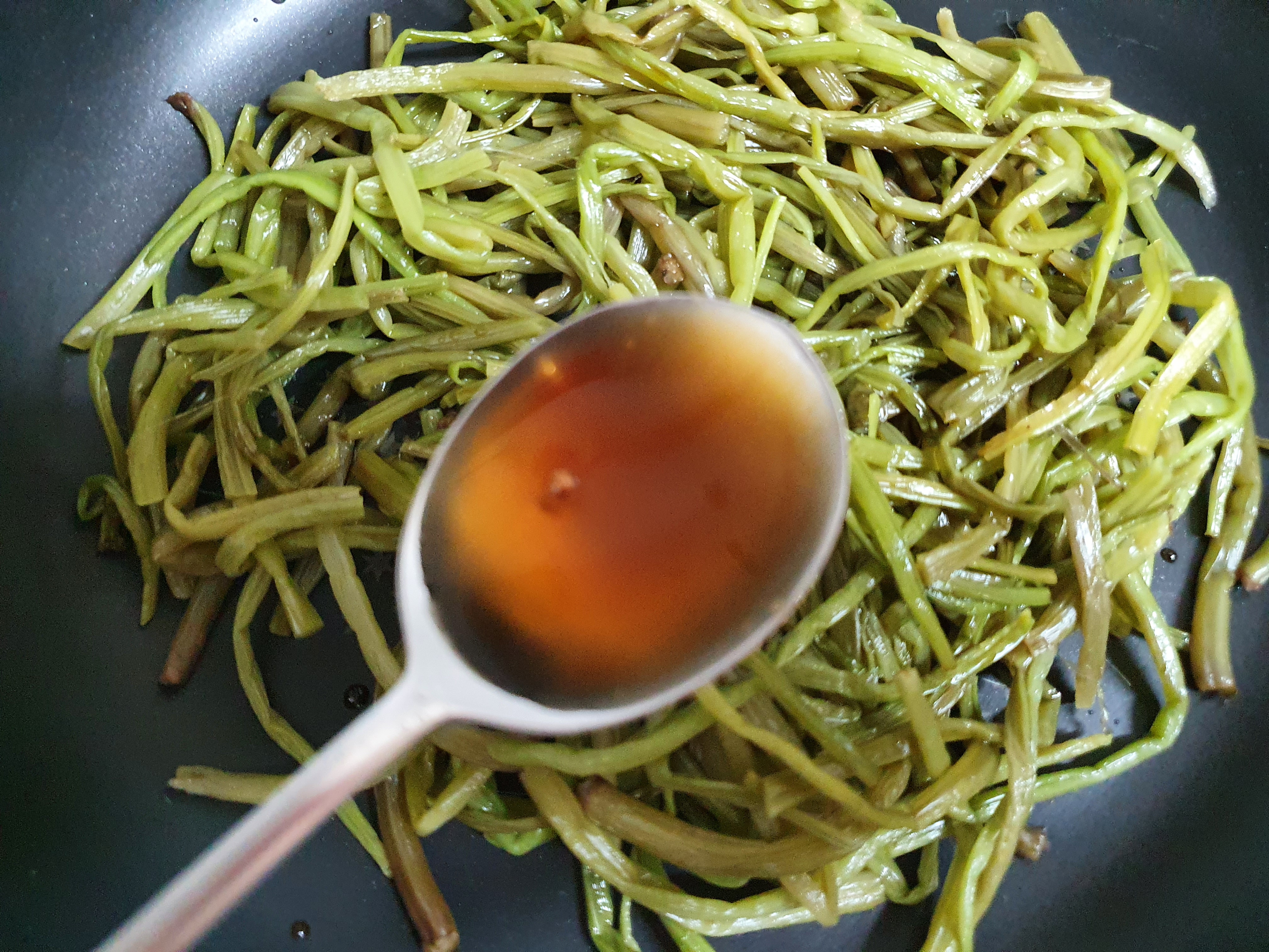 고구마순 볶음&amp;#44; 부드럽게 볶는법 고구마순 손질법