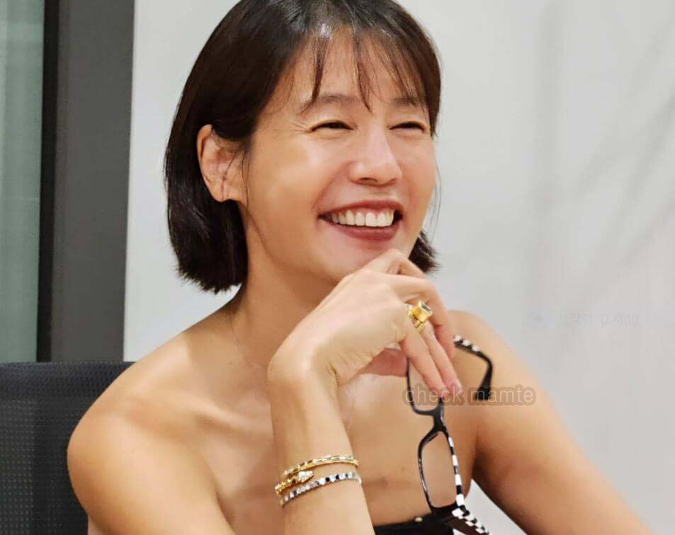 김지호 팔찌