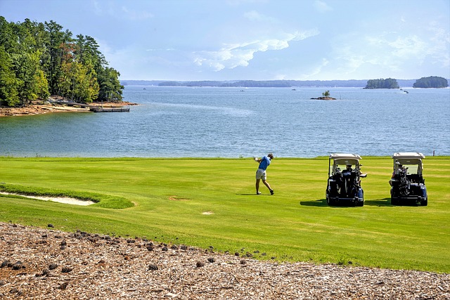 멋진 장타를 치는 골프선수